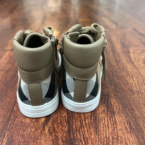 Burberry hi top boys sneakers - Picture 4 of 10